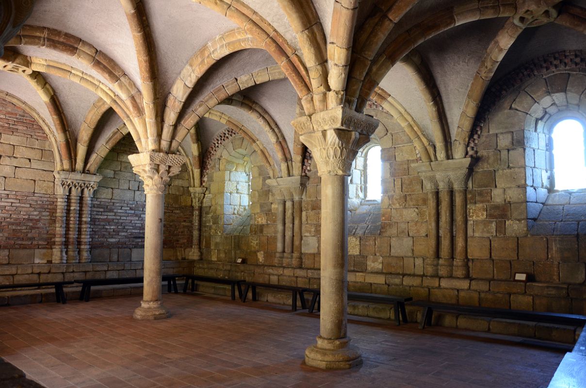 New York Cloisters 17 006 Chapter House from Notre-Dame-de-Pontaut - France 12C